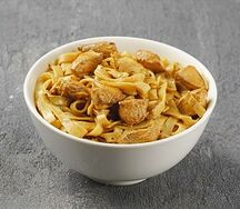 Лапша с курочкой в сливочном соусе