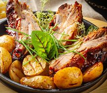 Свиные ребрышки с соусом BBQ