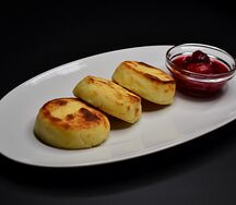 Сырники с ягодным миксом