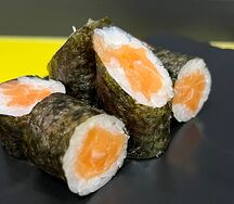 Маки-ролл с лососем