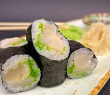 Маки-ролл с гребешком