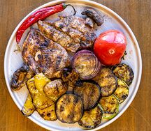 Грудка куриная с овощами гриль