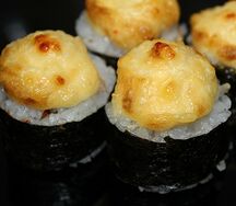 Цезарь с креветкой запеченный