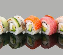 Ролл Лосось, тунец, креветка, угорь 