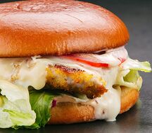 Бургер с куриным шницелем