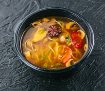 Пряный суп с курицей и грибами