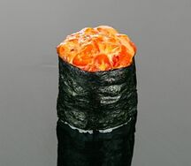 Гункан Спайси с копчёным лососем