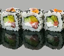 Ролл c такуаном и соусом сладкий чили