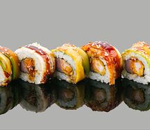 Ролл Угорь-авокадо с креветкой в кляре