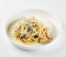 Спагетти с курицей и грибами