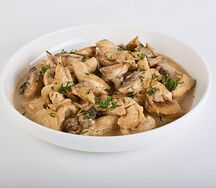 Бефстроганов с курицей и грибами
