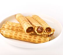 Вафельная трубочка со сгущенкой