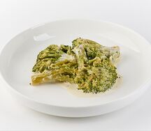 Брокколи в сливочном соусе