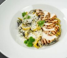 Паста с курицей и грибами