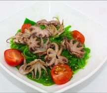 Салат с осминожками