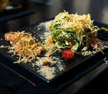 Цезарь с курицей