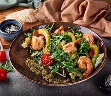 Салат с рукколой и тигровыми креветками