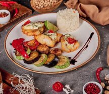 Палтус с печёными овощами