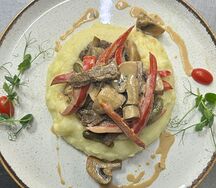 Бефстроганов из говяжьей вырезки