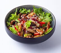 Салат с грудкой терияки