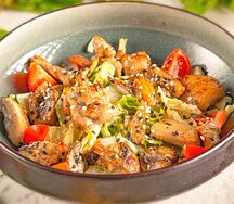 Салат с кунжутным соусом