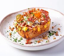 Чиабатта с куриным филе и глазуньей