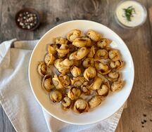 Чучвара жареная с соусом пахта 