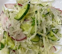 Салат из капусты с редисом и огурцом