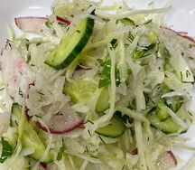 Салат из капусты с редисом и огурцом