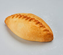 Пирожок с зеленым луком и яйцом