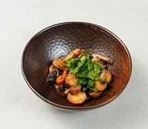 Картофель жареный с грибами и сметаной