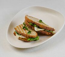 Сэндвич с цыпленком и шпинатом