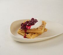 Вафли с крем-чизом и вишней