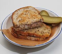 Сэндвич с тунцом и яйцом