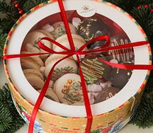 Набор макарон с шоколадными шарами