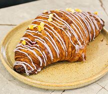 Круассан смородиновый