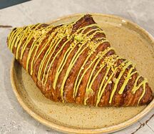 Круассан Фисташка-клубника