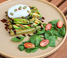 Вафля с яйцом пашот