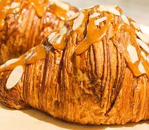 Круассан карамельный