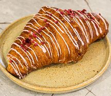 Круассан малиновый