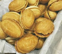 Орешек с вареной сгущёнкой