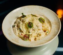 Паста фузилли с курицей и грибами