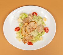 Салат Цезарь с курицей