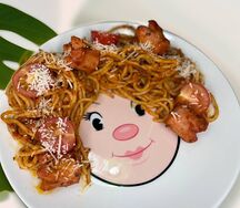 Спагетти с томатным соусом и осьминожками