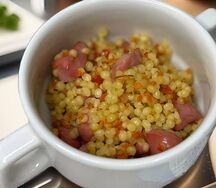 Паста птитим с молочными сосисками