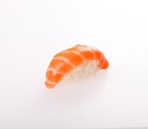 Суши с лососем