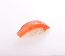 Суши с копченым лососем