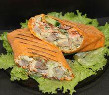 Шаурма с курицей в сырном лаваше cтандартная