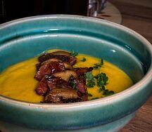 Суп тыквенный с беконом и грибами