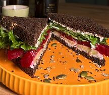 Сэндвич со свеклой на бородинском хлебе